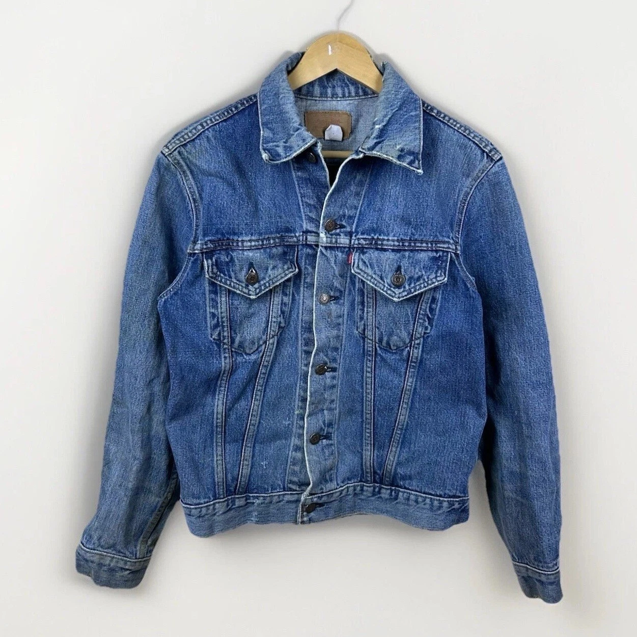 Vintage 1970s Levi's 70505-0217 Type 3 III Blue Denim Trucker Jacket Size 40 USA
Opens in a new wind