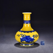 Vasi porcellana modello leone blu e bianco smalto giallo Qing dinastia Qianlong