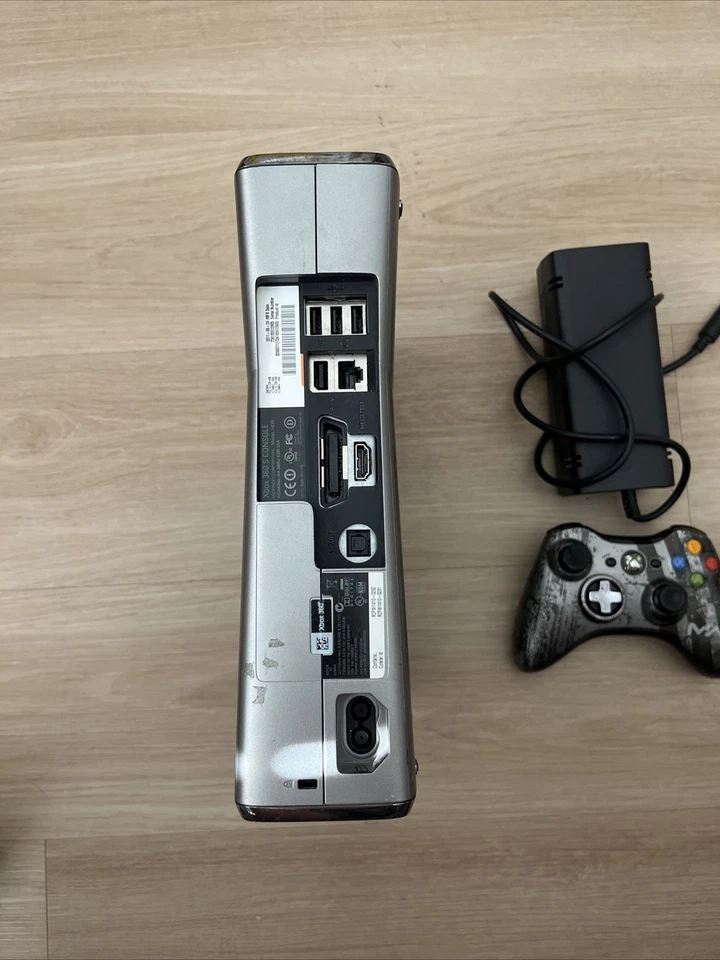 Xbox 360 S Call of Duty Modern Warfare 3 320GB Limited Edition Console Bundle - Image 4 of 4