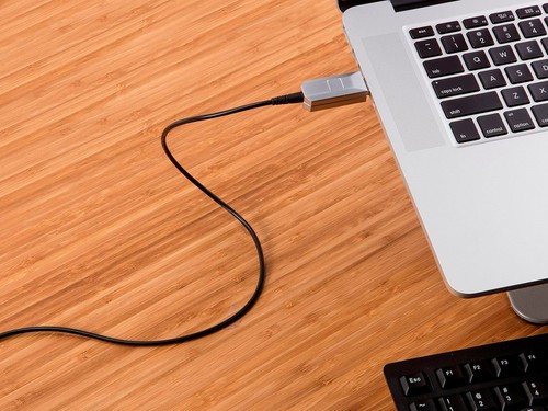 Câble d'extension USB-A vers femelle 3.0 Monoprice SlimRun - fibre optique noire 32,8 pieds - Photo 6/6