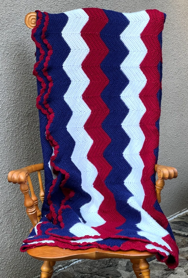 Chevron festoneado vintage hecho a mano tiro afgano rojo blanco azul 94 x 76 Foto 2 de 4
