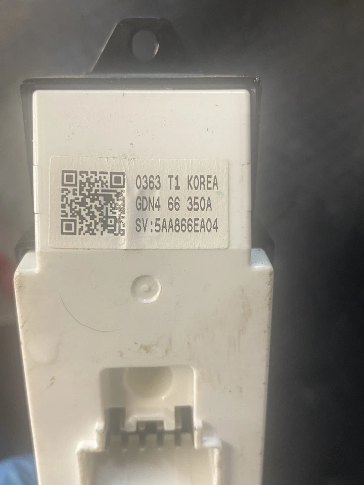 2012 Mazda 6 D TS2 R2 Window Switch GDN466350A Estate 5dr - Image 2 of 2