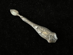 ** Sterling  floral handled Ink Scraper / Cuticle Pusher - NM  **