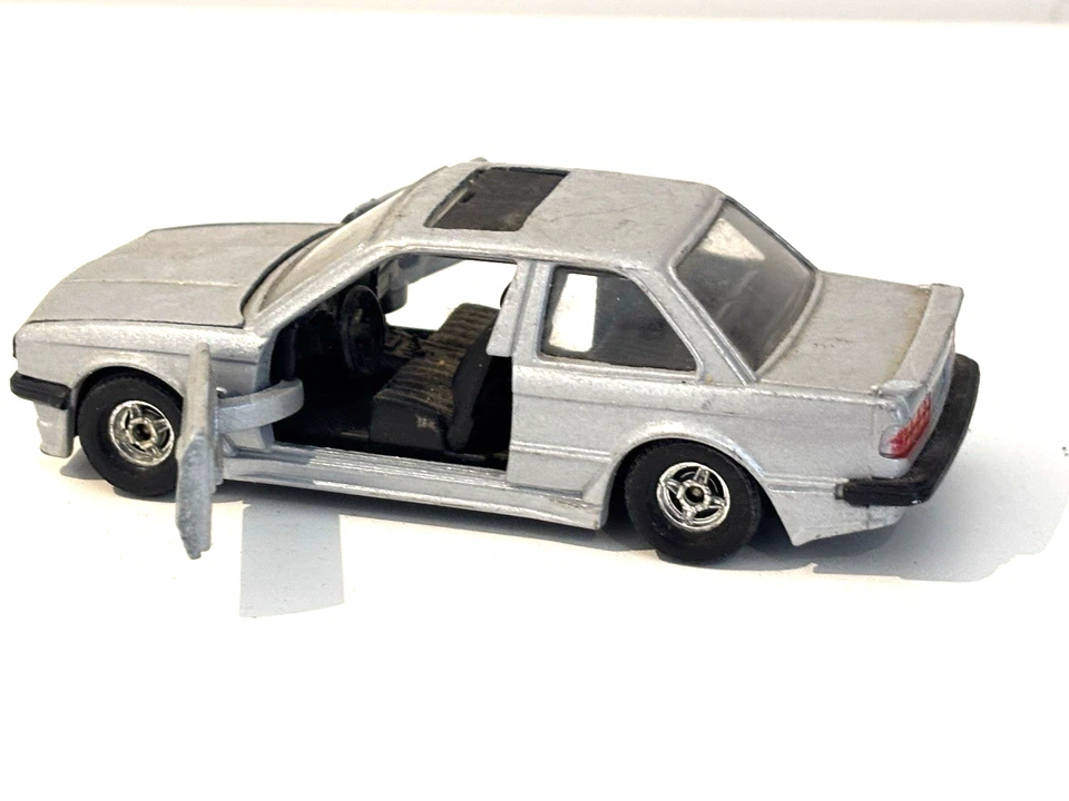 BMW 325i E30 Classic 1989 vintage Corgi escala 1:36 fundido a presión A7 Foto 4 de 4