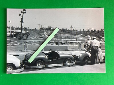 Found 4X6 PHOTO Old Walt Disney DISNEYLAND Theme Park the Autopia Race Cars
