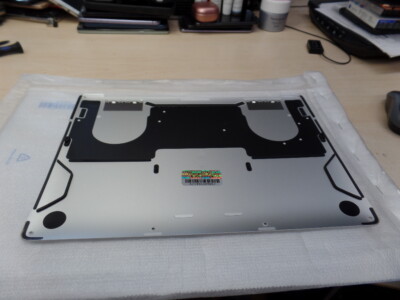 100% Authentic Apple Macbook Pro 13'' A2251 2020 613-1400-B Back Cover