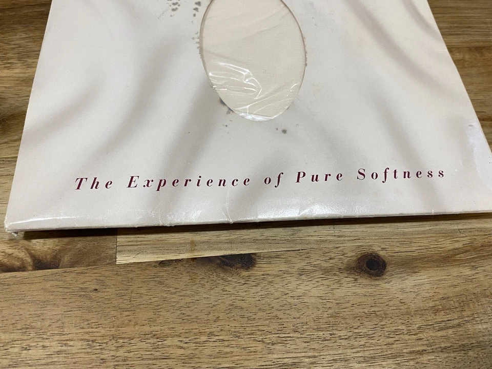 ✅De colección ✅Pantimedias Hanes Silk Reflections ✅Estilo 262 ✅Talla CD ✅Perla ✅Top de control Foto 2 de 4