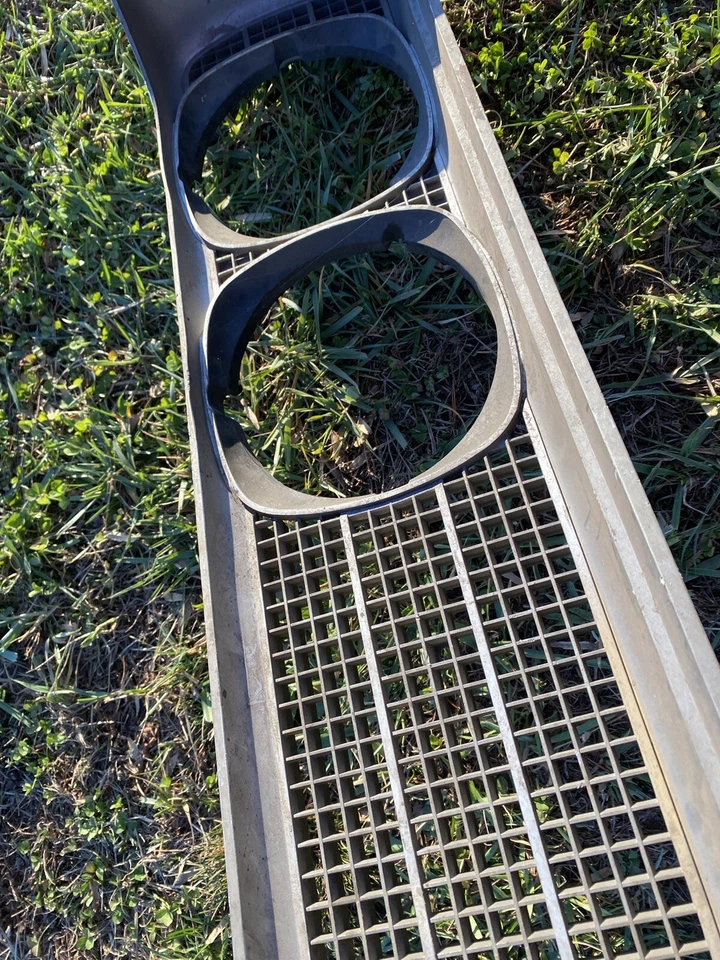 69 PONTIAC CATALINA VENTURA EXECUTIVE LH PARRILLA PARRILLA MOLDURA 9795116 OEM Foto 3 de 4