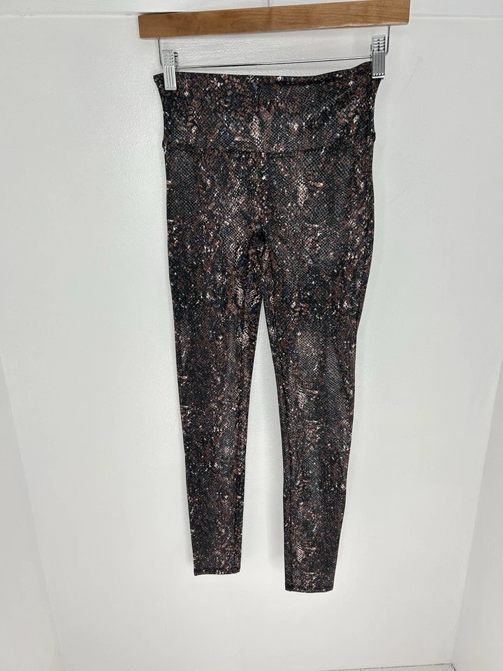 Leggings SPANX Imitación Cuero Estampado Serpiente Brillo Talla Pequeña Moca Cintura Alta Foto 2 de 4