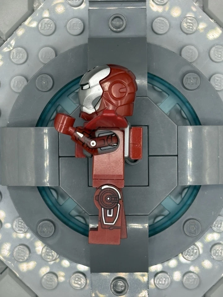 LEGO Marvel Iron Man Centurión de Plata Foto 2 de 4