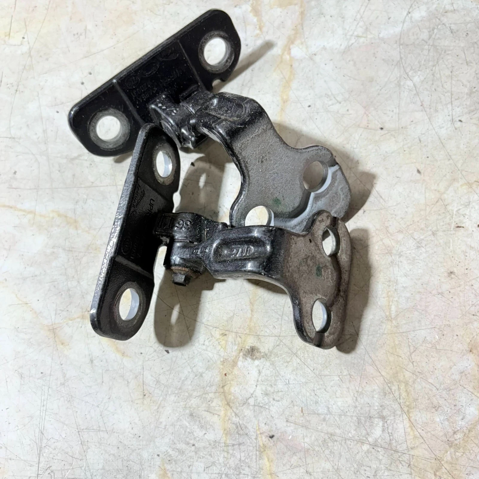 Jaguar XF X250 AA8SA1120031 door hinge actual item photograph