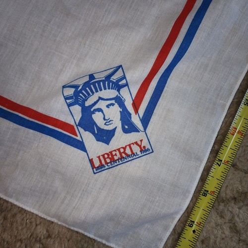 Fazzoletto/Bandana Vintage Statua della Libertà Centenario 1886-1986 21" × 21" - Foto 6 di 11