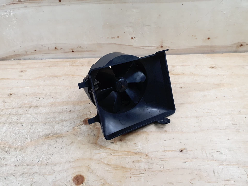 BMW K1200GT 2005 ABS LADO DERECHO VENTILADOR DE REFRIGERACIÓN Y CONDUCTO DE FLUJO DE AIRE Foto 3 de 4