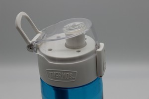 thermos 24 ounce hydration bottle with connected smart lid