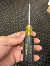 Klein Tools 650 Cushion Grip Scratch Awl, Tip Size 3 1/2 In, Overall Length 7