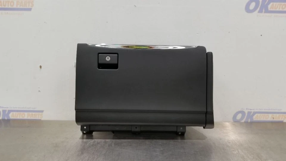 17 CONJUNTO GUANTERA INFINITI QX80 NEGRA Foto 2 de 4