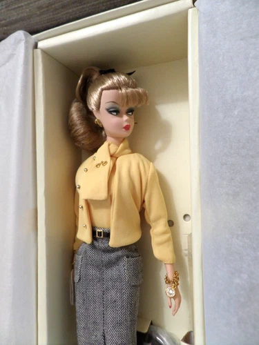 2007 THE SECRETARY BARBIE DOLL FASHION MODEL COLLECTION NRFB L7322 GOLD LABEL