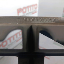 8693623 Grill  VOLVO V70/XC70 XC 2.5 T (154Kw) AWD SW 5p/b/2521cc