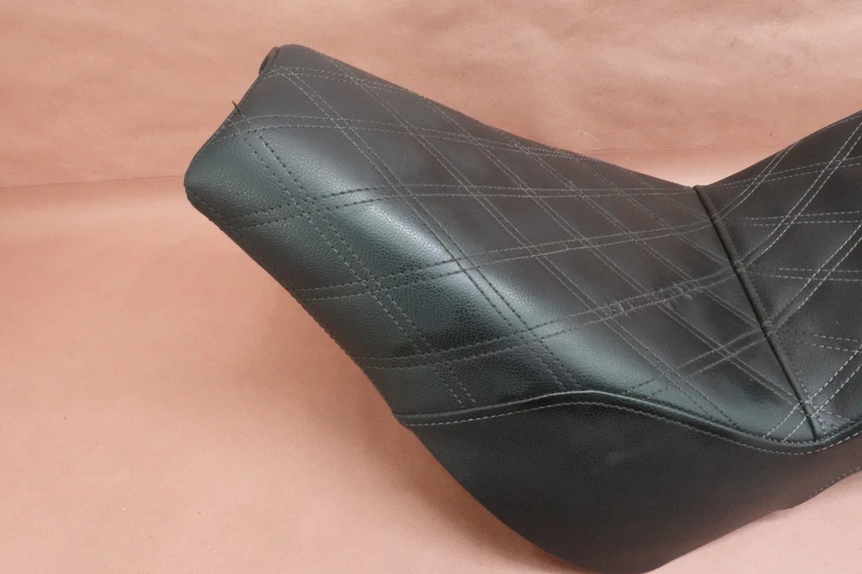 Sillín de asiento Harley-Davidson Softail FXST 2016-2021 Foto 4 de 4