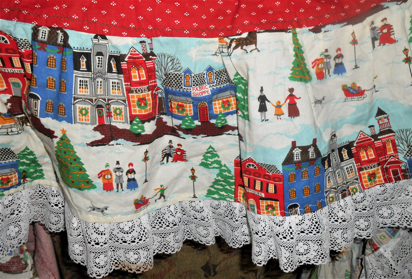 Handmade Hometown Print Red & Lace Christmas Tree Skirt Charles Wysocki Style