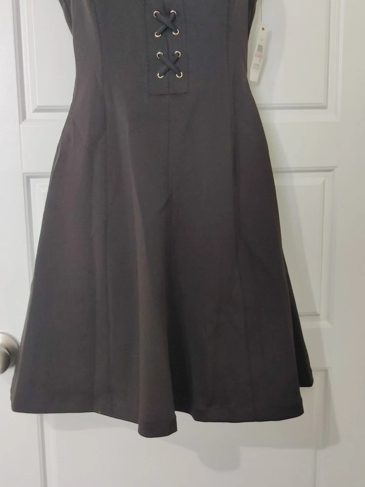 Vestido Jessica Simpson Línea A con Cordones Detalle Cuello en V Talla 4 Nuevo con Etiquetas Precio de venta sugerido por el fabricante 98 USD Foto 3 de 4