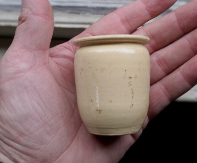CRUDE EARLY YELLOWWARE MEDICINAL SALVE POT DUG IN 1850 DOWNTOWN ST.LOUIS PRIVY