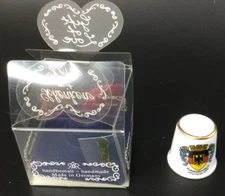 Reutter Vintage Handmade Porcelain Thimble Germany