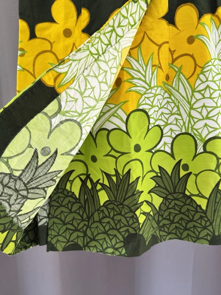 Vestido havaiano vintage Island Casuals acrílico pano de casca estampa de abacaxi P/M - Imagem 3 de 4