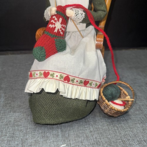 Byers' Choice Ltd. The Carolers Lady Knitting In Rocking Chair Winterthur 2005 - Picture 2 of 4