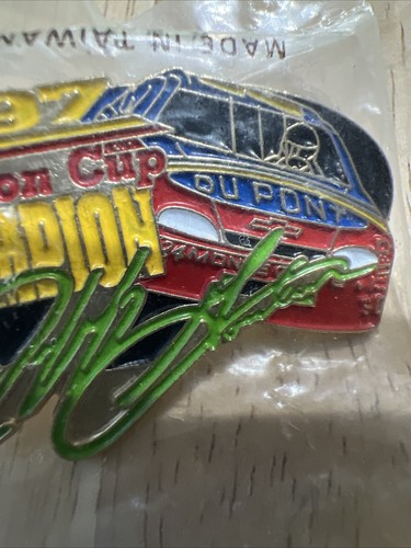 1997 Nascar Winston Cup Champion #24 Jeff Gordon Collector Pinback - Picture 4 of 8