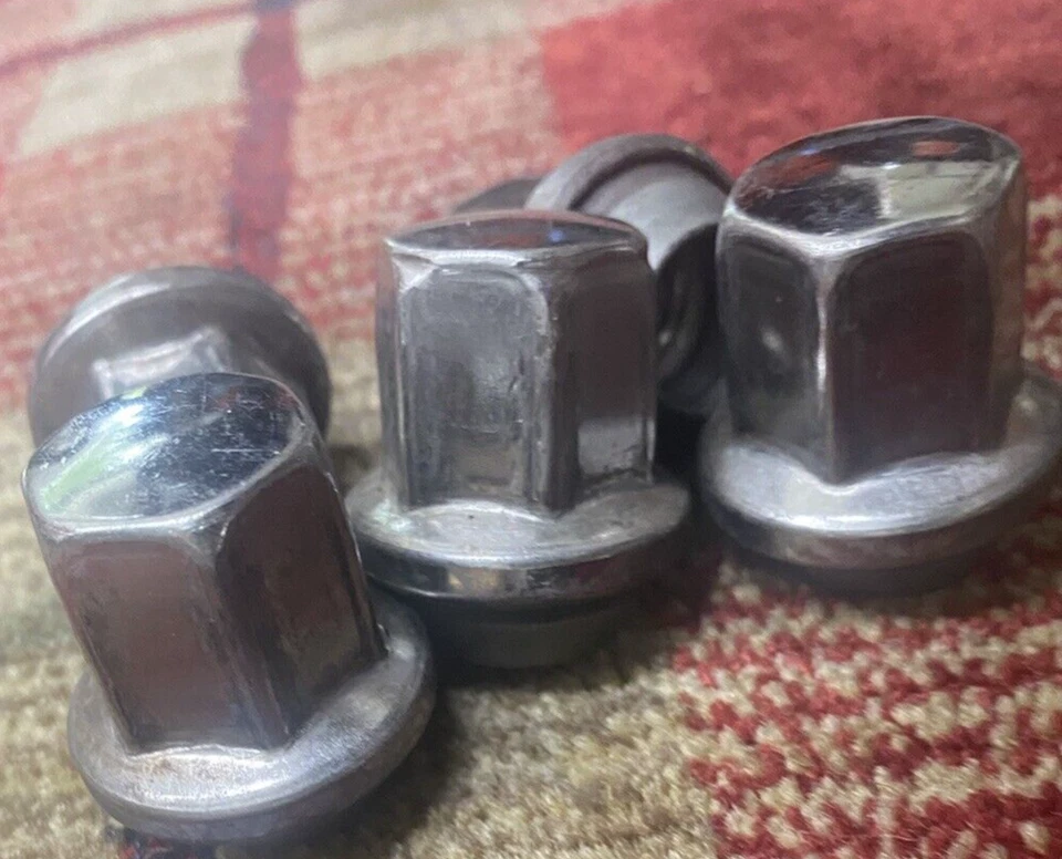 Aston Martin tuercas de rueda usadas, 20 OEM-J 192, Vantage, DB9 y otros modelos Foto 2 de 4