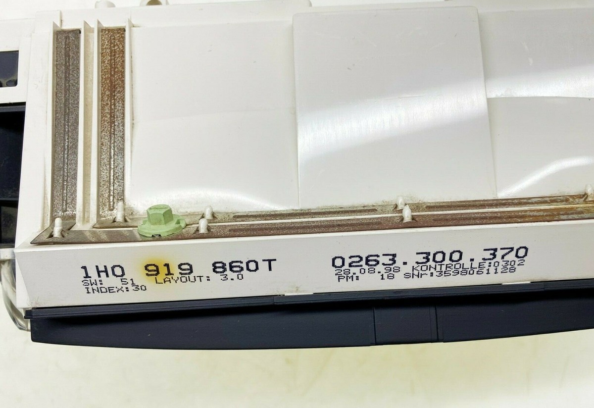 Volkswagen Speedometer/Instrument Cluster 1H0919860T; 0263300370  