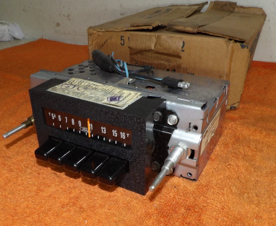 Ford Mustang Torino Maverick Granada Montego Comet Monarch 1974-80 radio am nuevo en stock Foto 4 de 4