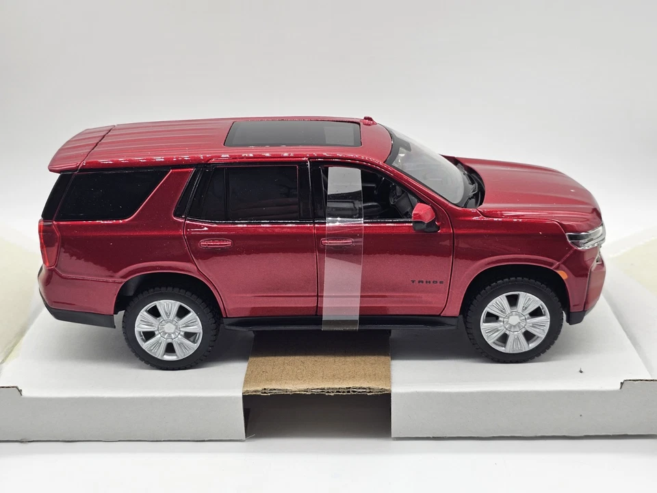 Chevrolet Tahoe 2021 Rosso 1:26 Maisto In Box - Immagine 4 di 4