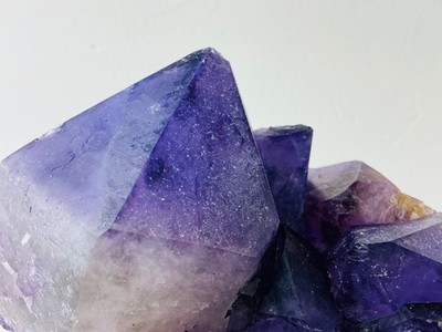 Amethyst Quarz Cluster Geode 2,05 kg Brasilien Kristall auf Ständer Sammler Präparat