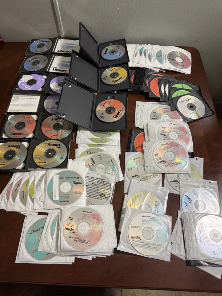 MICROSOFT MSDN SOFTWARE DISCS  LOT- 100+ Different Discs 1999-2001 In Soft Case - Image 3 of 4