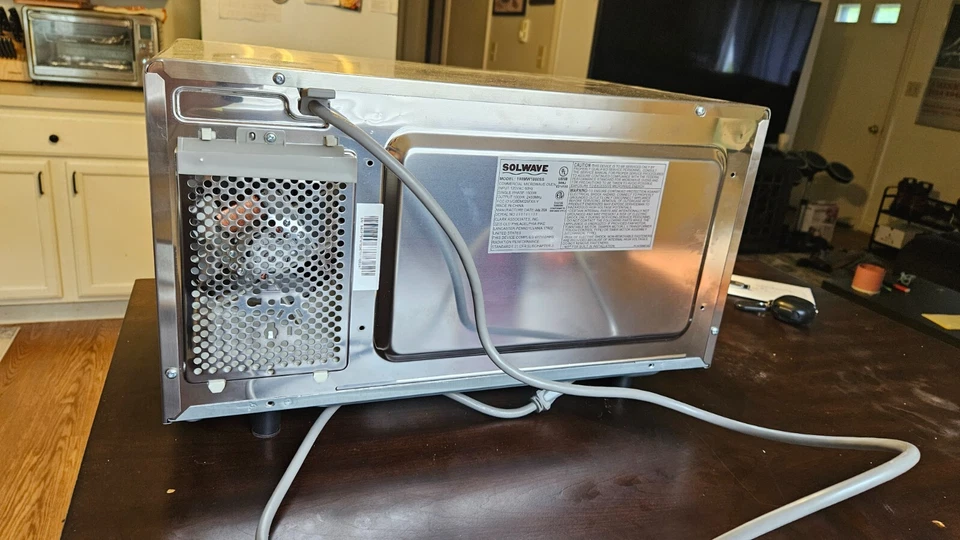 Microondas comercial Solwave de 0,9 pies cúbicos con controles de botón pulsador - 120 V, 1000 W Foto 3 de 4