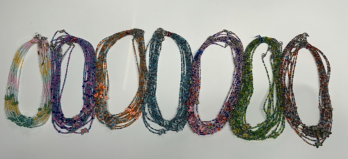 NEUF 100 pièces colliers argile polymère perles de verre assorti papillon 16" - Photo 1 sur 2
