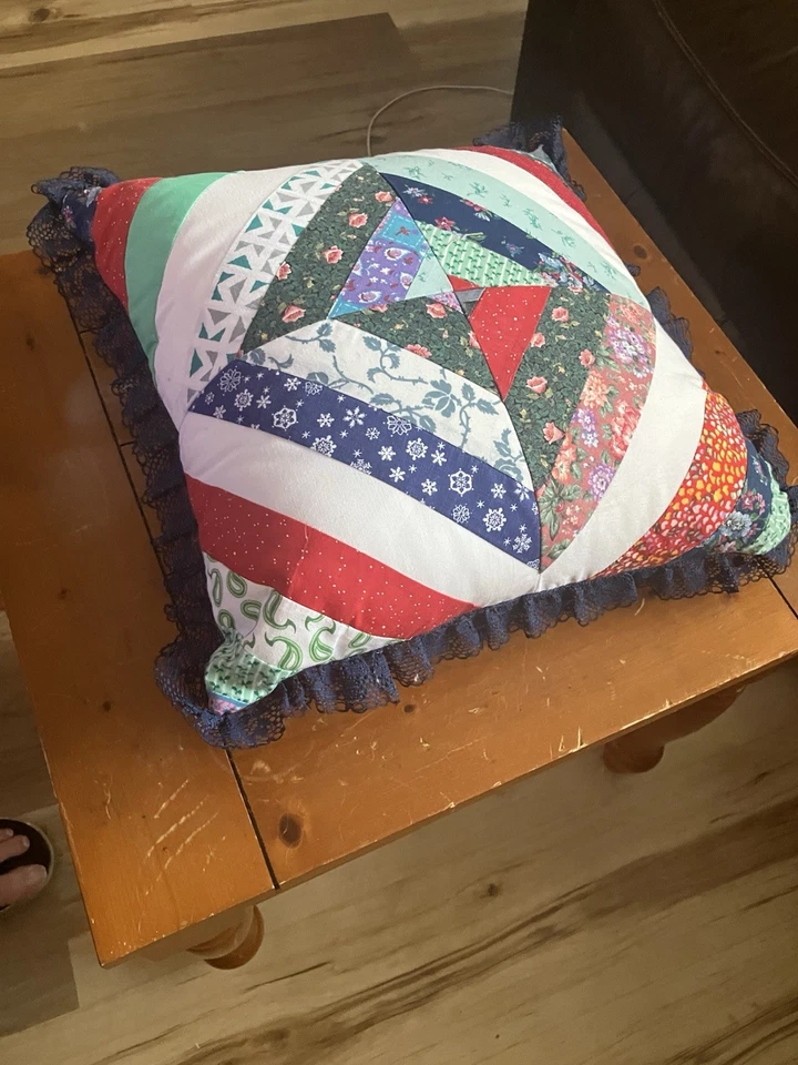 "Almohada de retazos acolchada hecha a mano vintage con encaje colorido arte popular 14""" Foto 3 de 4