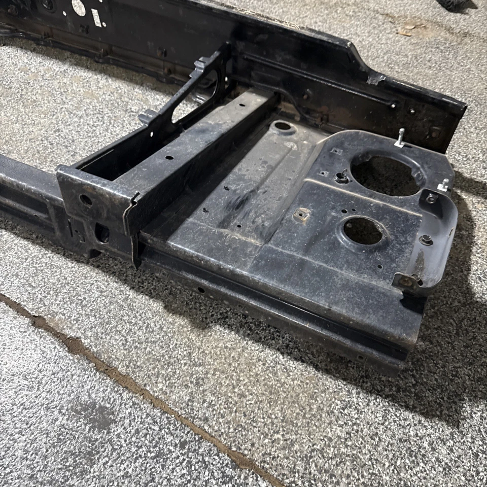 Chevy Squarebody 1973-76 C/K10-30 K5 Blazer Suburban radiador núcleo soporte Foto 2 de 4