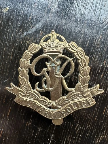 WW2 Royal Military Police Corps RMP cap badge (George VI)
