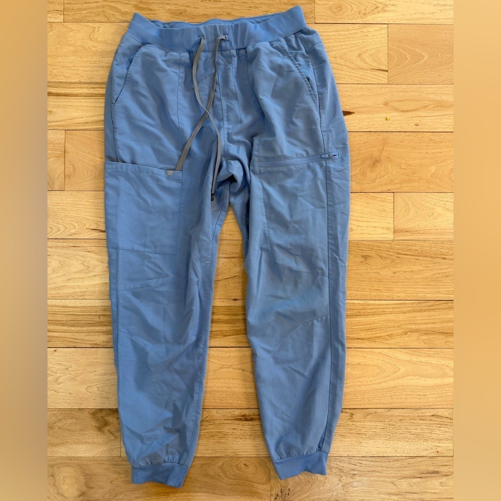 Fabletics pants size medium - image 1