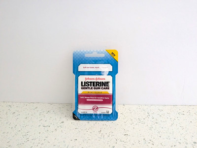 Listerine Gentle Gum Care Cinnamon Mint Dental Floss 50 yards Johnson & Johnson