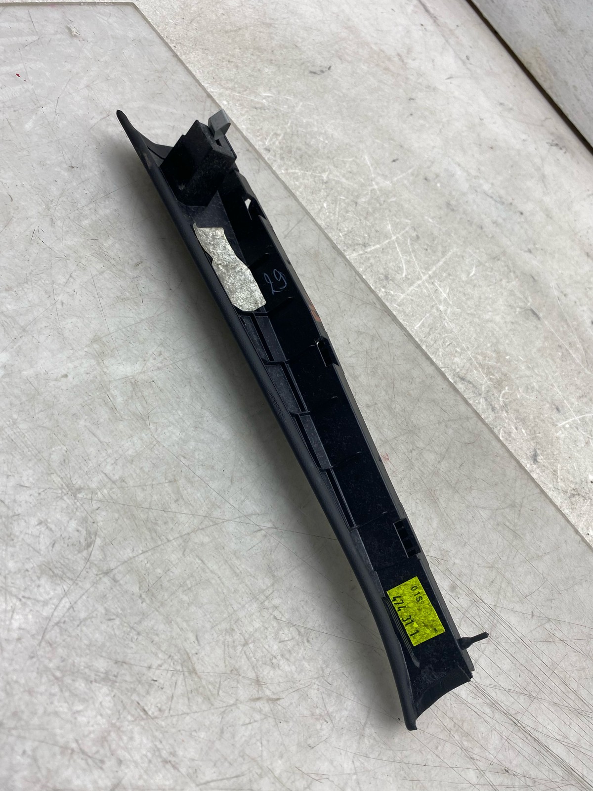 2015-2020 BENTLEY BENTAYGA OEM FRONT RIGHT LEFT LOWER A-PILLAR TRIM PANEL SET x2
