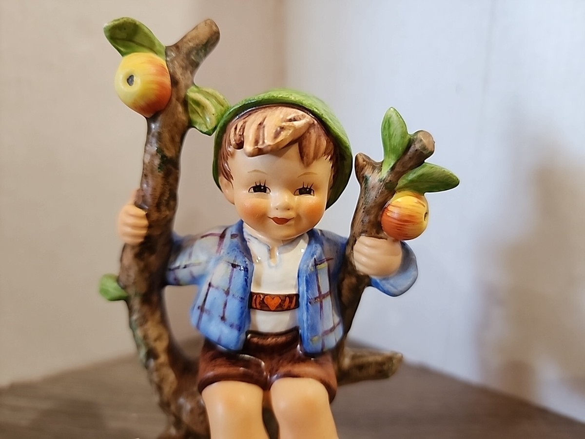 Goebel M.I. Hummel Figurine 141/1 