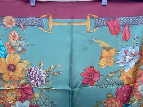 GUCCI WUNDERSCHÖNES RIESIGES 54”x 53” SEIDE BLUMEN SCHAL TUCH HALSTUCH HUFEISENBESATZ - Bild 3 von 10