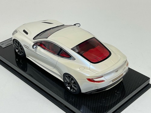 1/18 Tecnomodel Aston Martin Vanquish Coupe in Frost White #01/10 Carbon Base - Picture 3 of 10