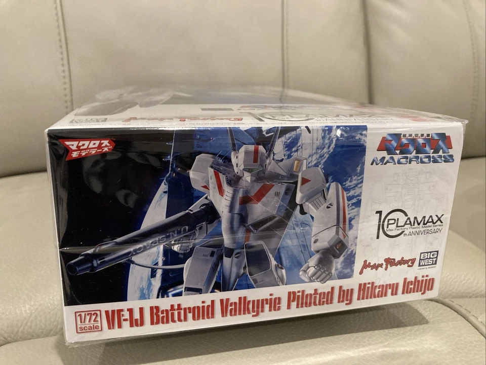 Big West Max Factory Plamax Macross 1/72 VF-1J Battroid Hikaru Ichijo Valkyrie  - Image 3 of 3