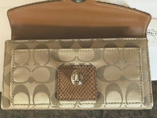 COACH CHECKBOOK WALLET NWT 46238 KHAKI NUTMEG SIGNATURE - Picture 4 of 9