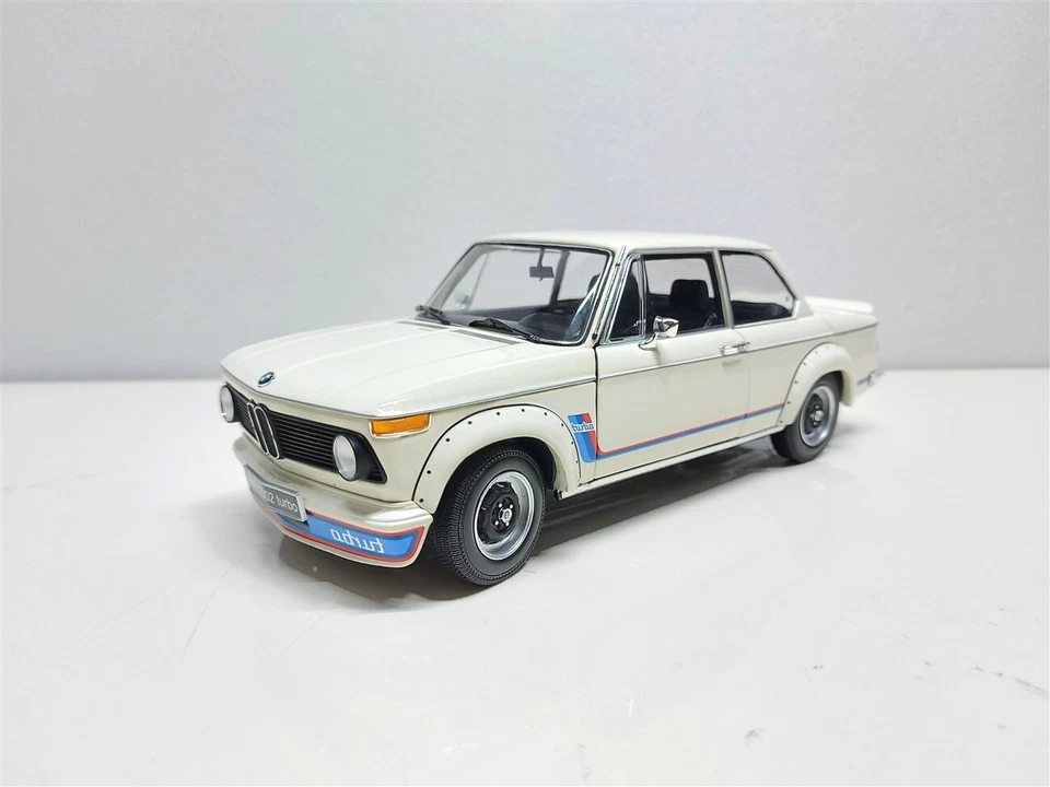 BMW 2002 Turbo Bianco del 1974 - 1/18 Kyosho art. 08544W - Immagine 3 di 4